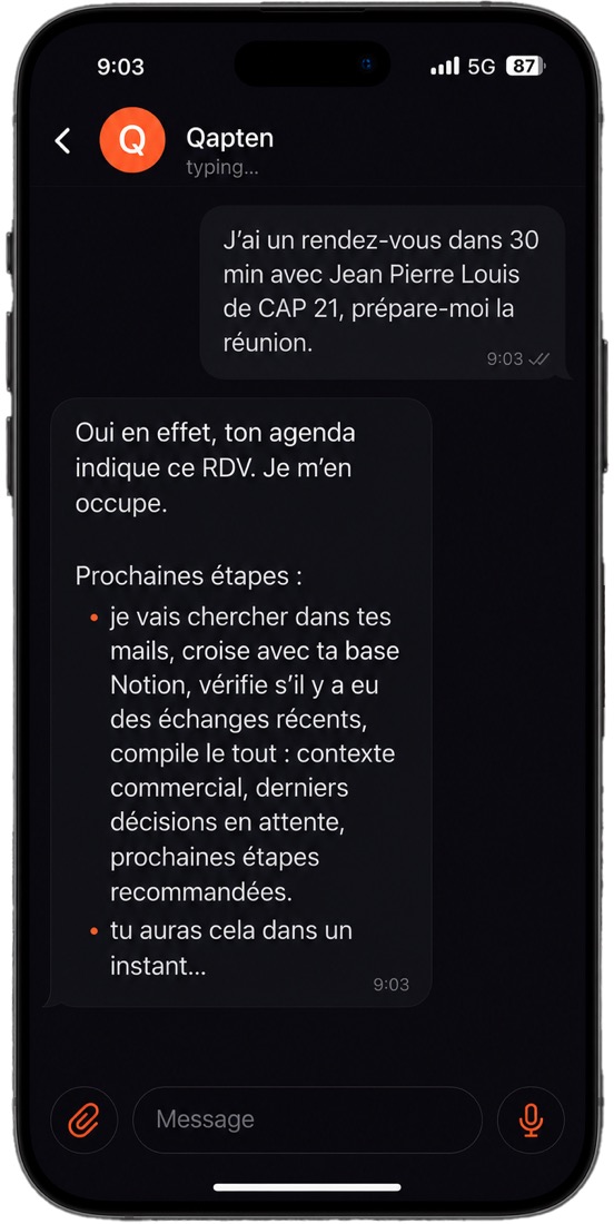 Conversation Telegram avec Qapten : l'utilisateur écrit qu'il a un rendez-vous dans trente minutes et demande de préparer la réunion ; Qapten répond qu'il va chercher dans les courriels et la base Notion, puis compiler le tout.